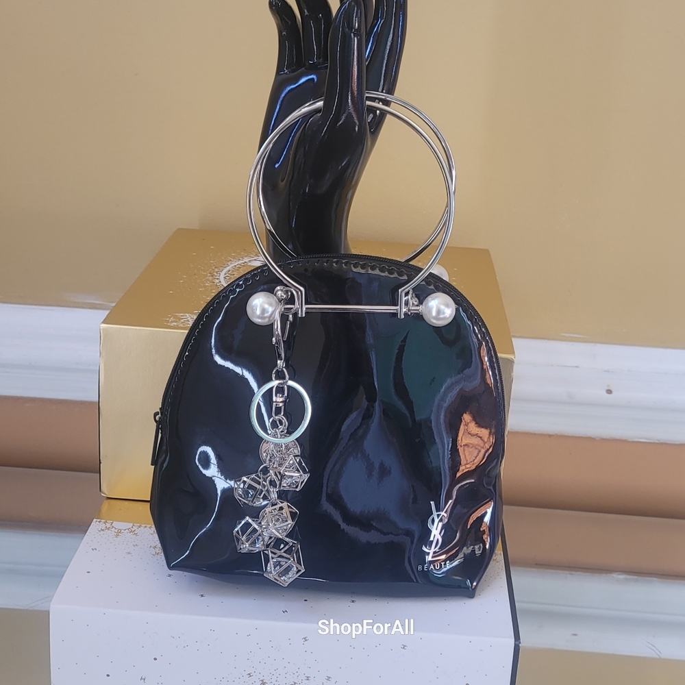 Yves Saint Laurent - Picture 14 of 16